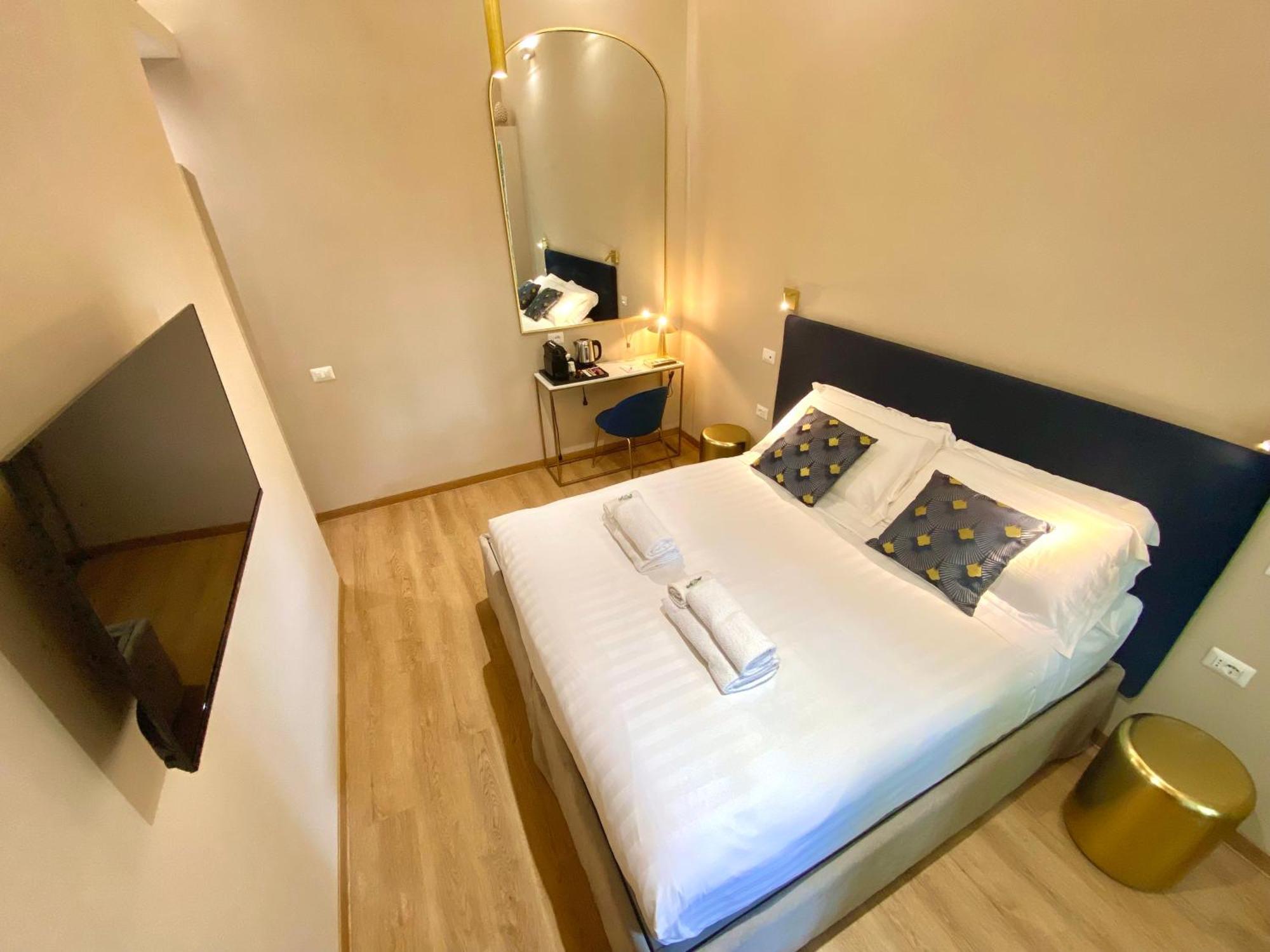 Queen Of Rome Luxury Rooms Екстер'єр фото