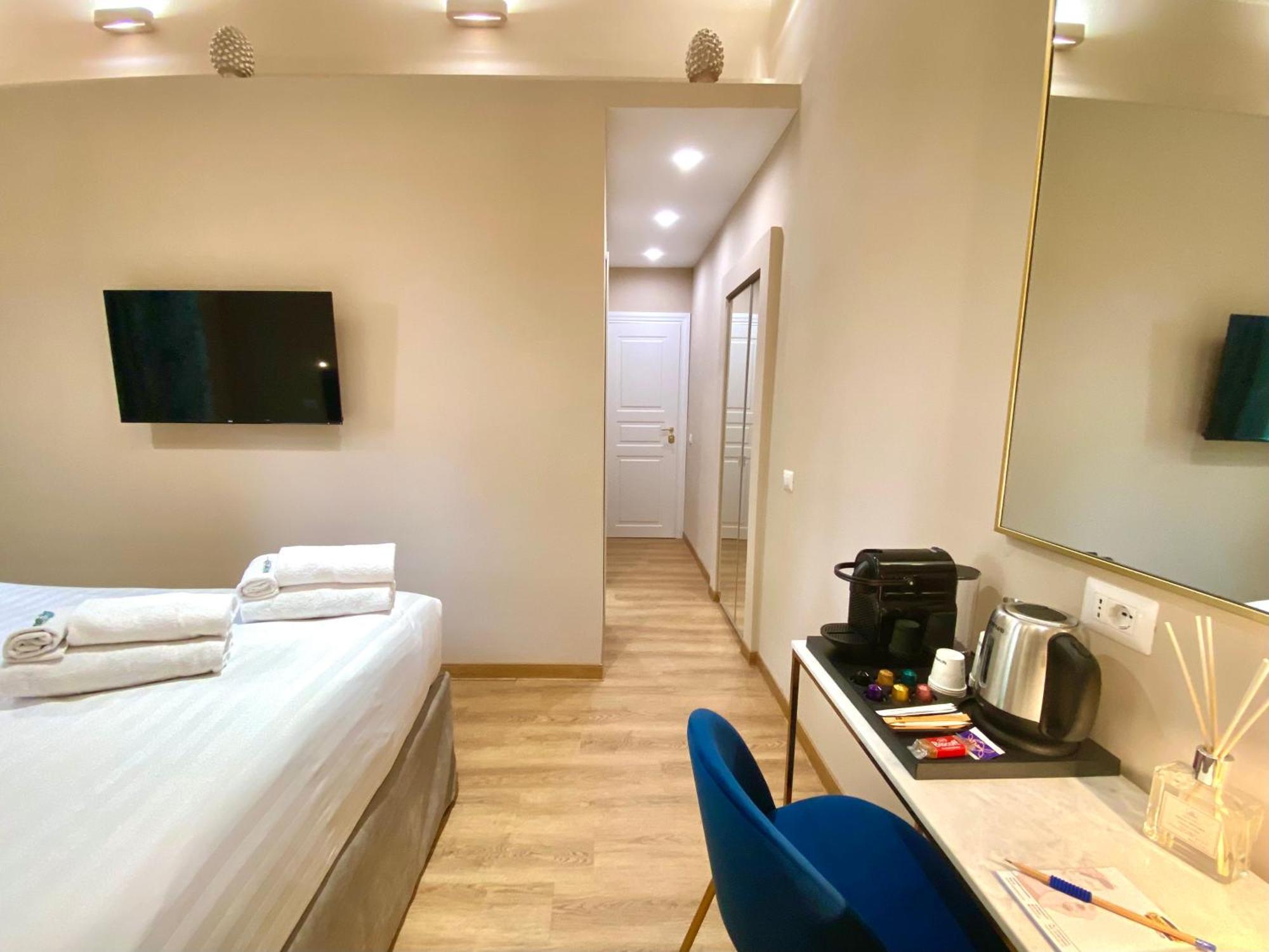 Queen Of Rome Luxury Rooms Екстер'єр фото