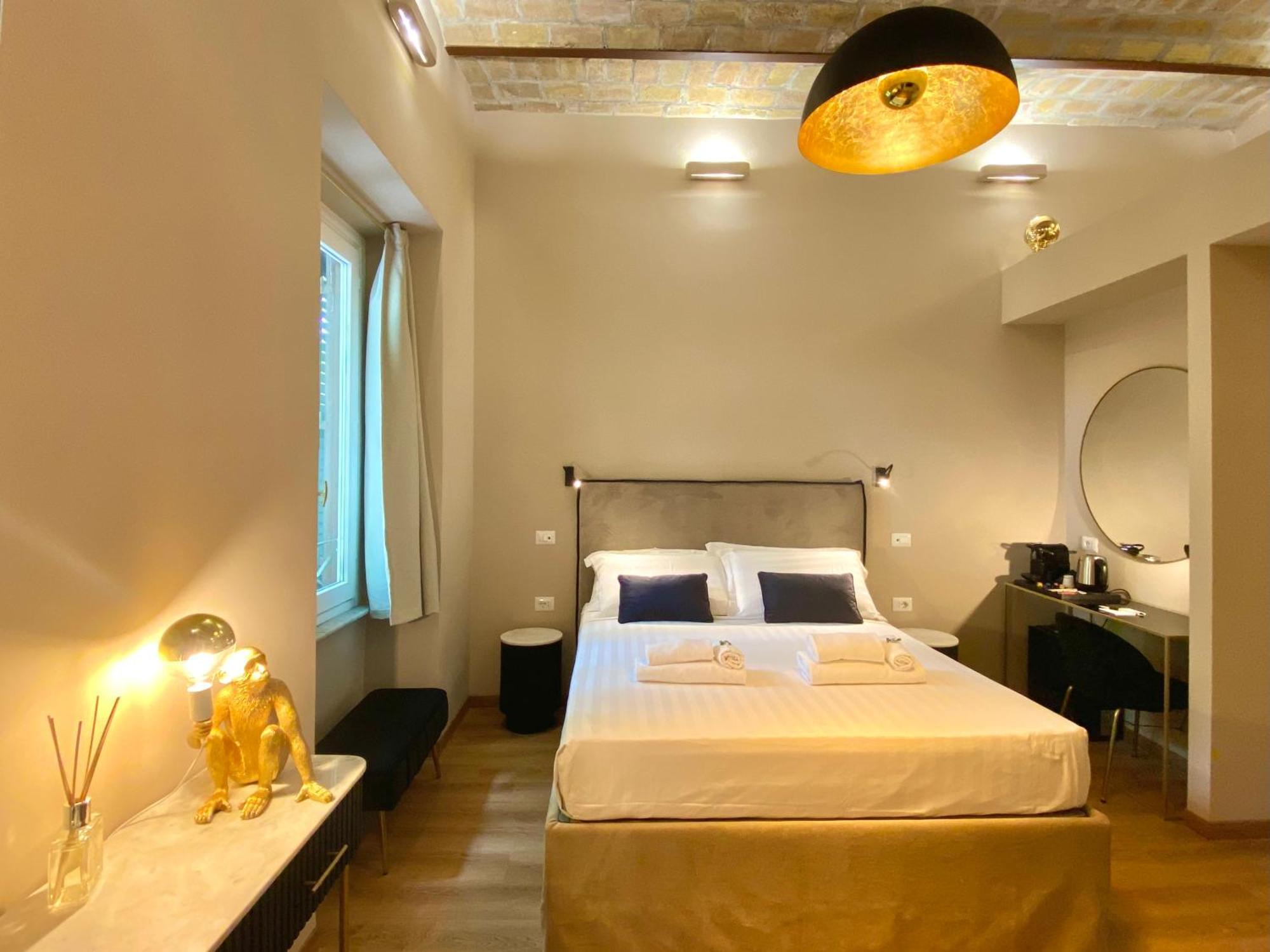 Queen Of Rome Luxury Rooms Екстер'єр фото