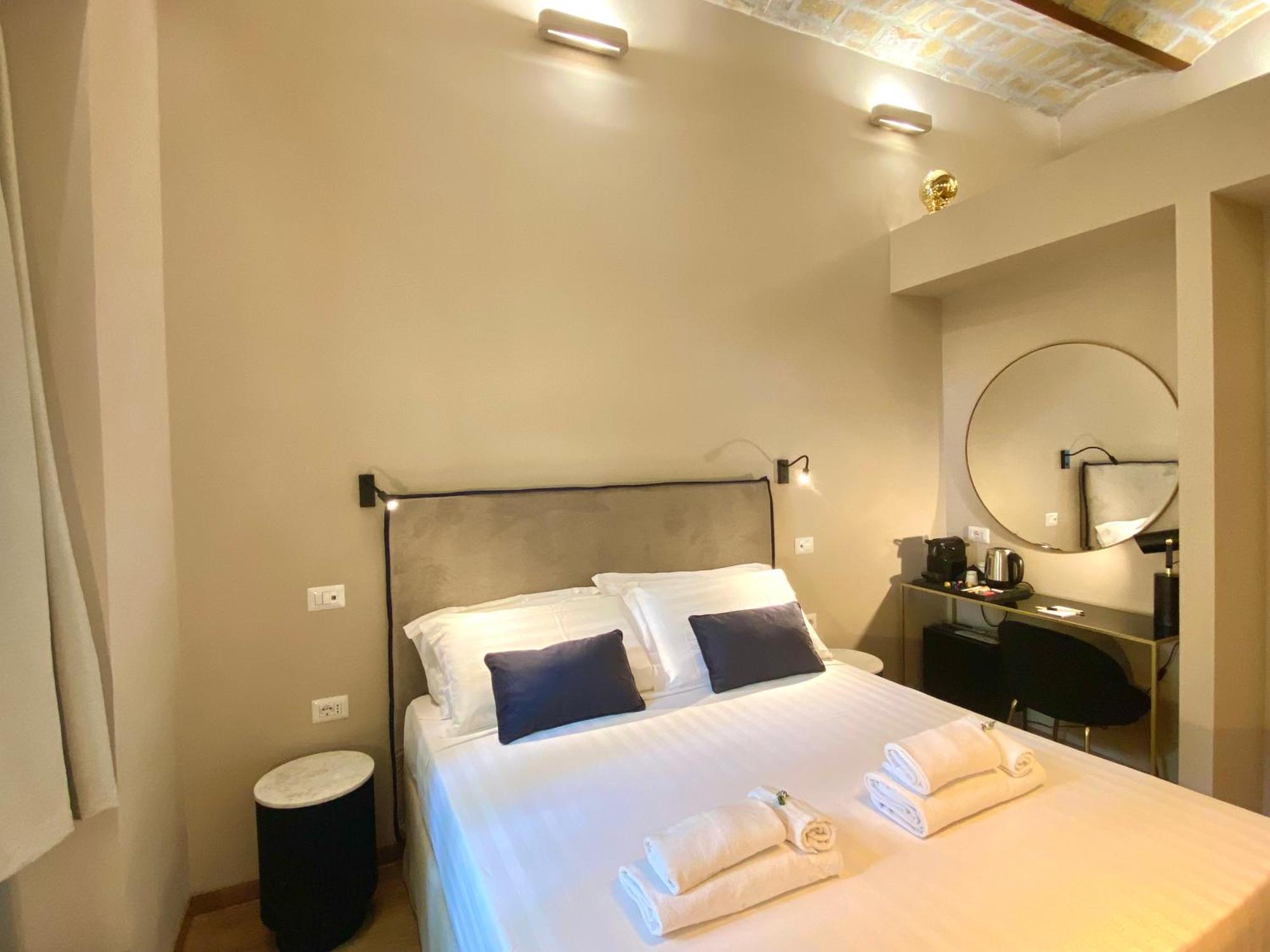 Queen Of Rome Luxury Rooms Екстер'єр фото
