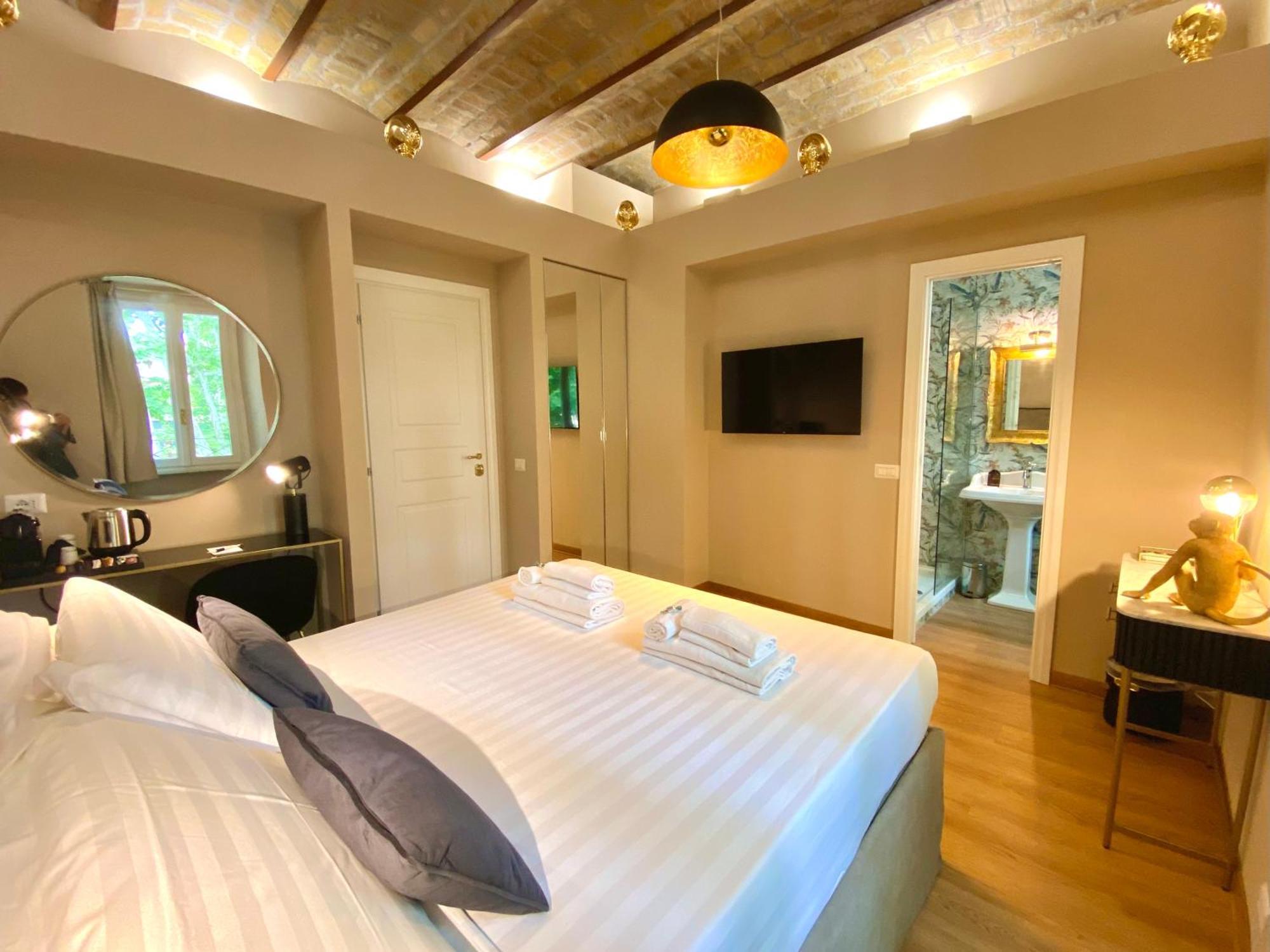 Queen Of Rome Luxury Rooms Екстер'єр фото