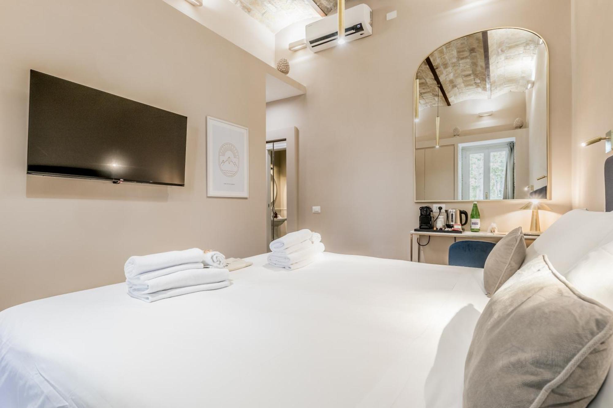 Queen Of Rome Luxury Rooms Екстер'єр фото