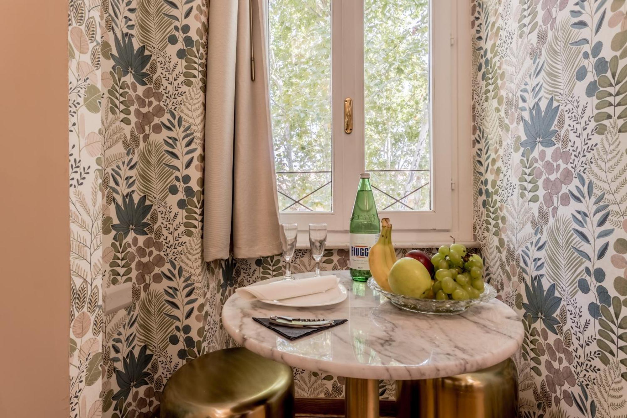 Queen Of Rome Luxury Rooms Екстер'єр фото