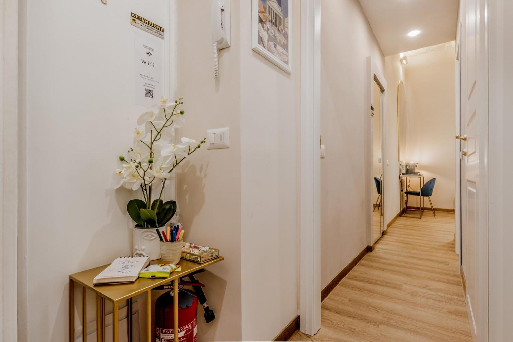 Queen Of Rome Luxury Rooms Екстер'єр фото
