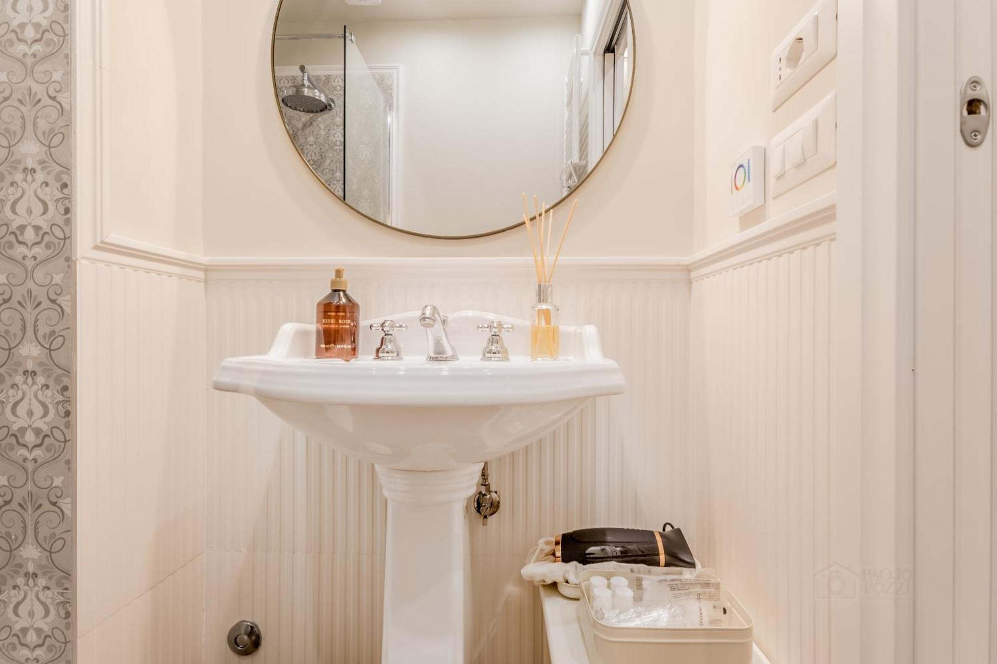 Queen Of Rome Luxury Rooms Екстер'єр фото